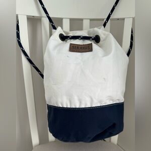 Sea Bags White and Navy Convertible Bucket Bag